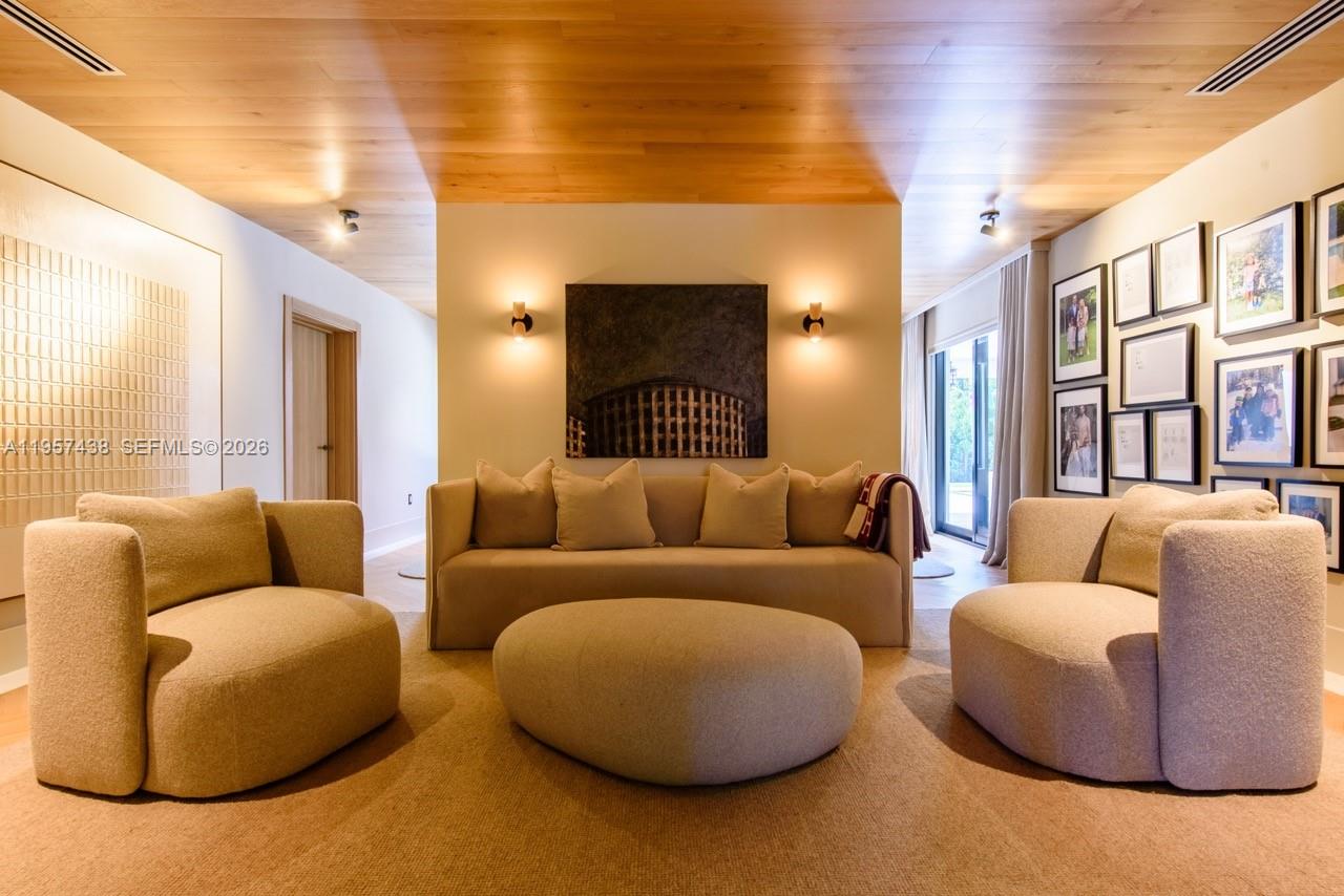 5902 SW 105th St Pinecrest, FL 33156