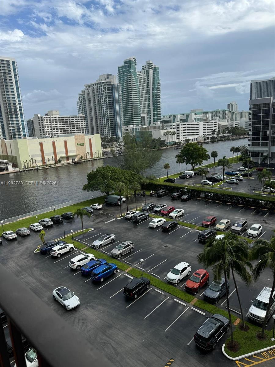 800 Parkview Dr #912