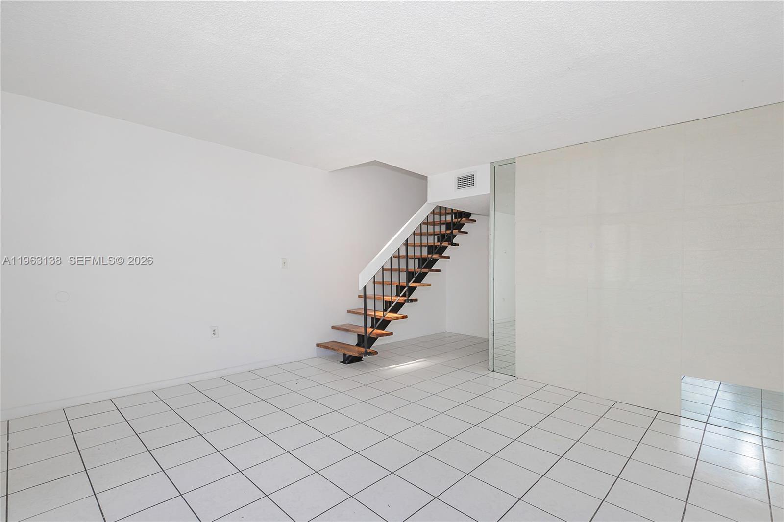 1082 W 79th St #25 Hialeah, FL 33014