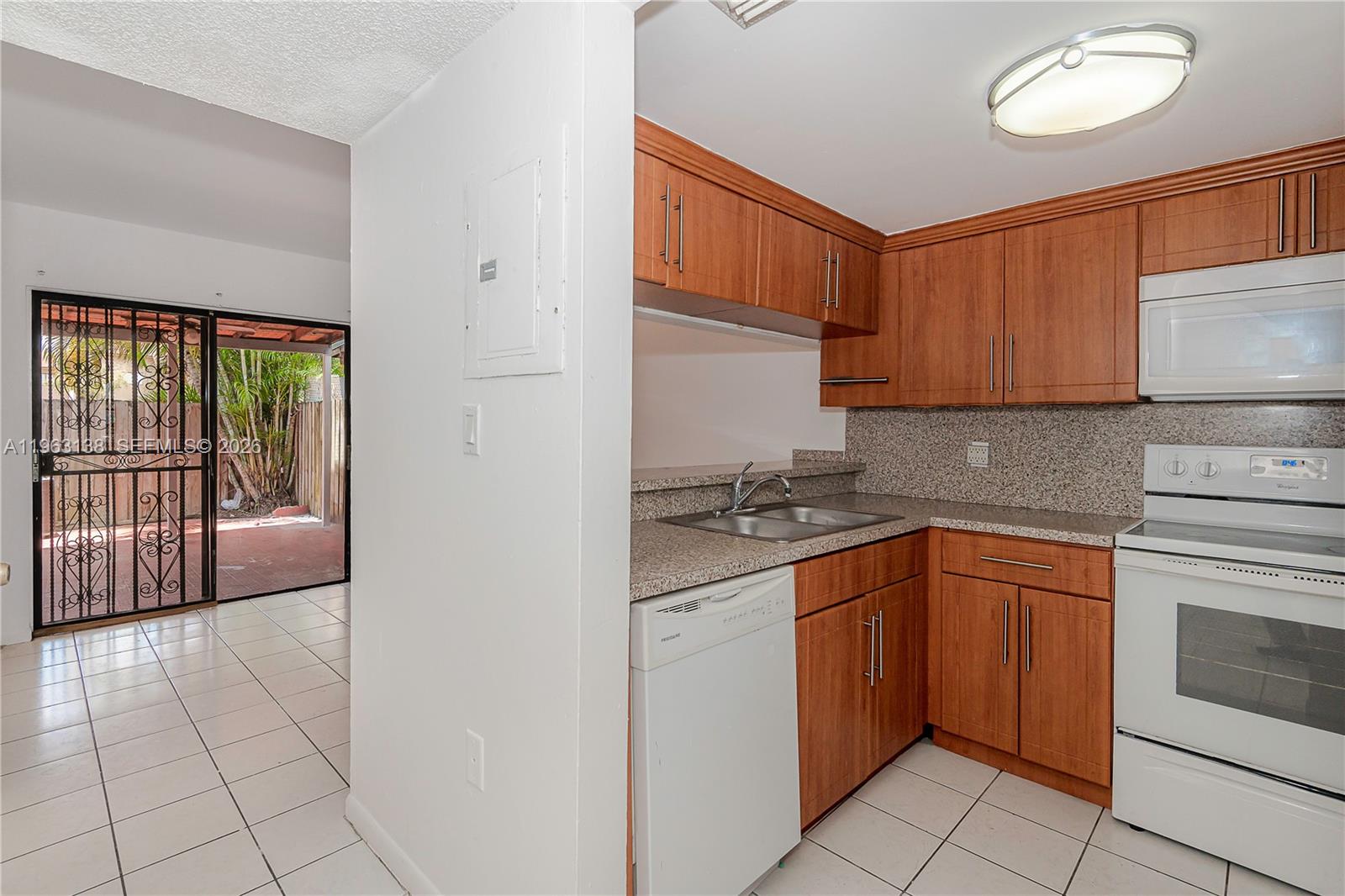 1082 W 79th St #25 Hialeah, FL 33014