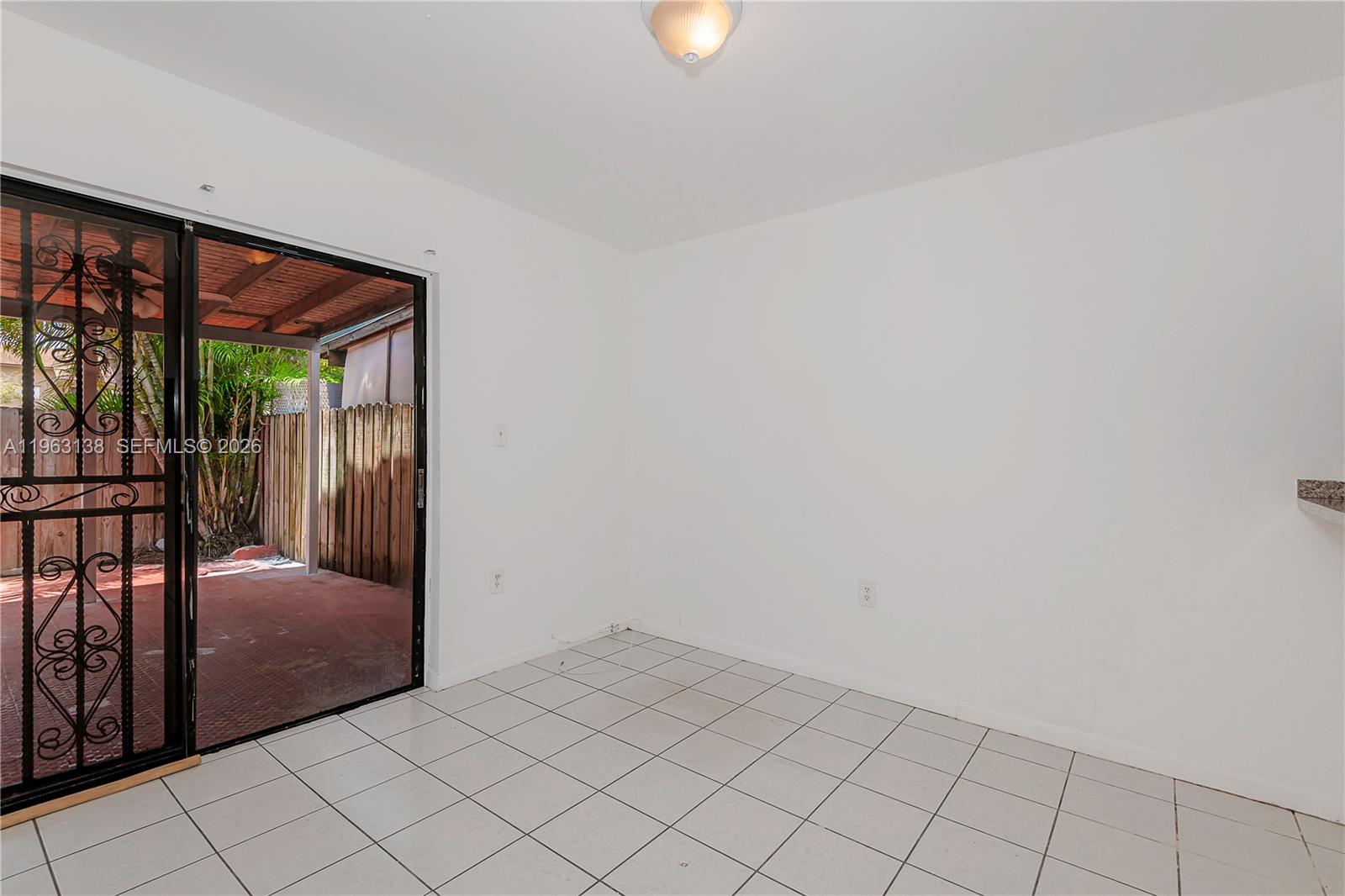 1082 W 79th St #25 Hialeah, FL 33014