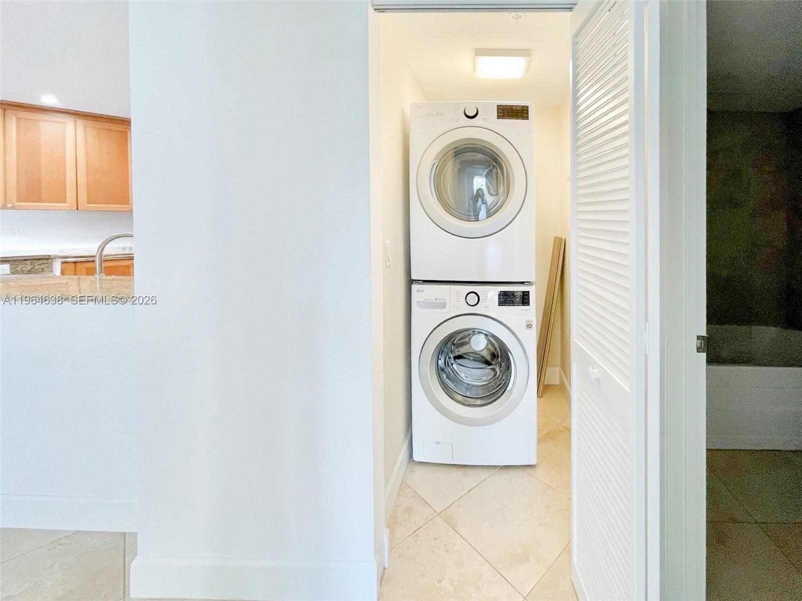 image 55 MERRICK CONDO32