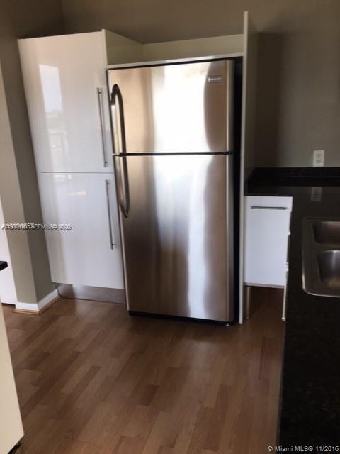 10 SW South Riv Dr #704 Miami, FL 33130