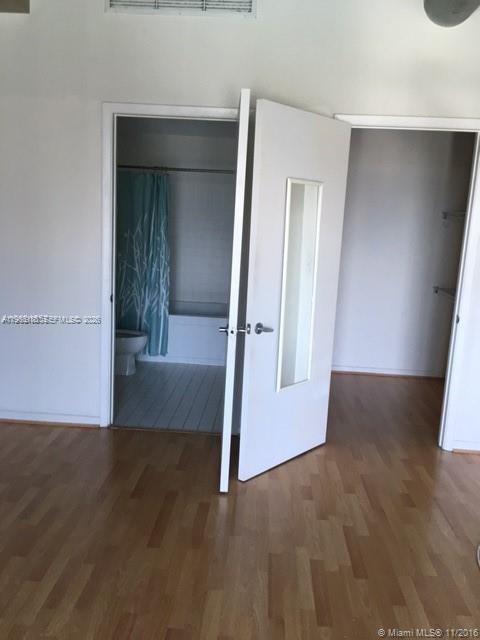 10 SW South Riv Dr #704 Miami, FL 33130