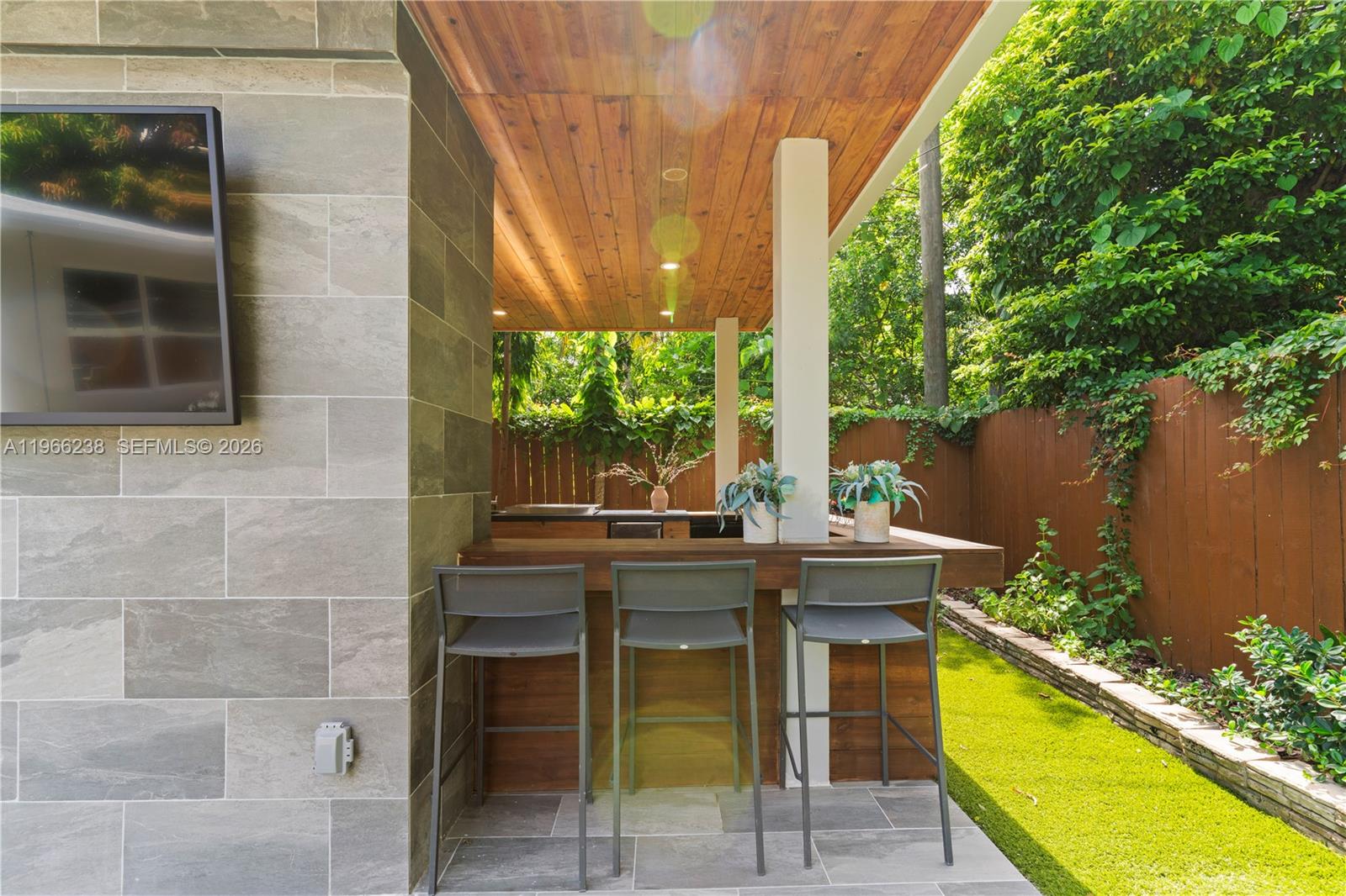 221 NE 44th St Miami, FL 33137