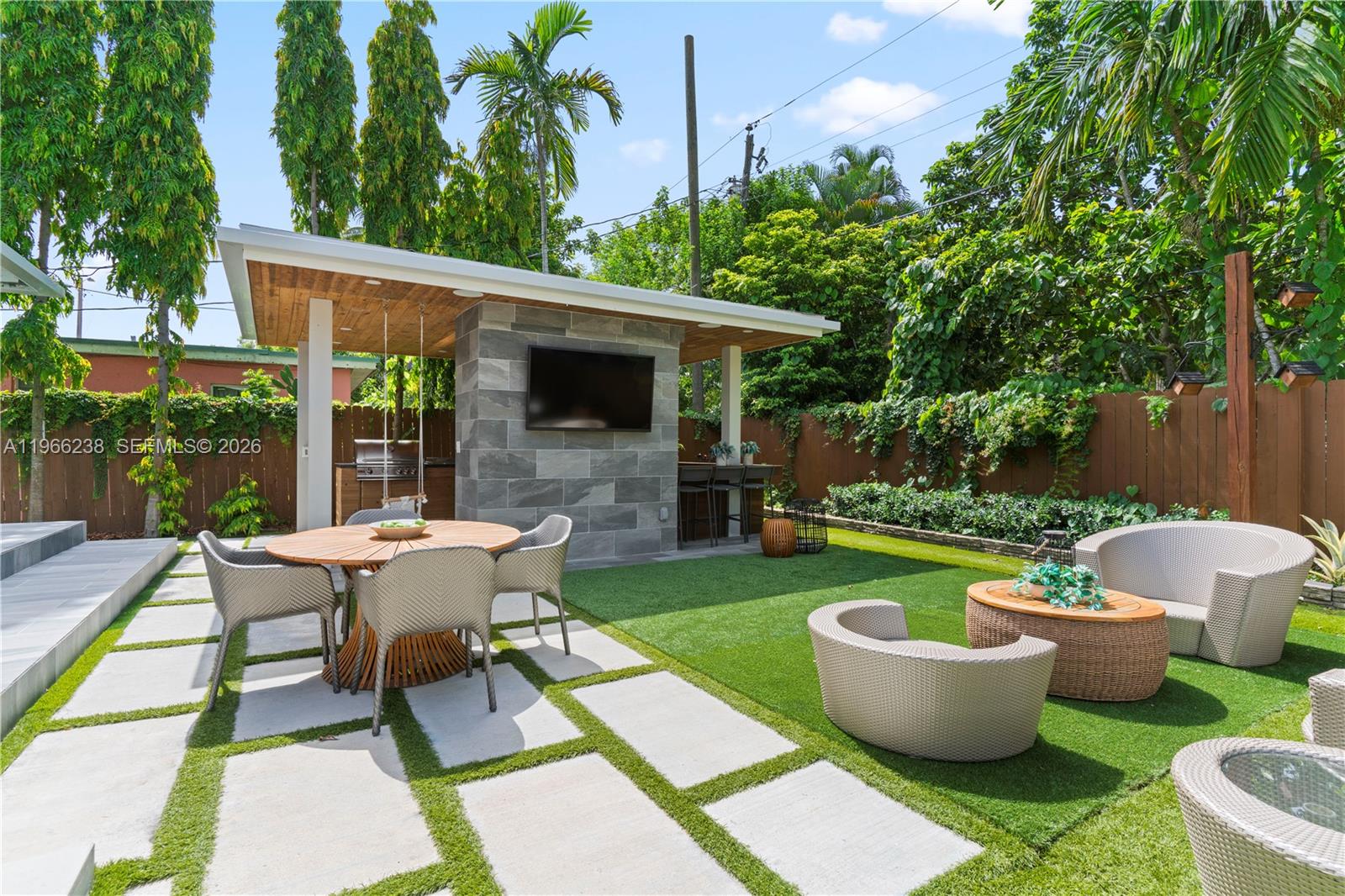 221 NE 44th St Miami, FL 33137