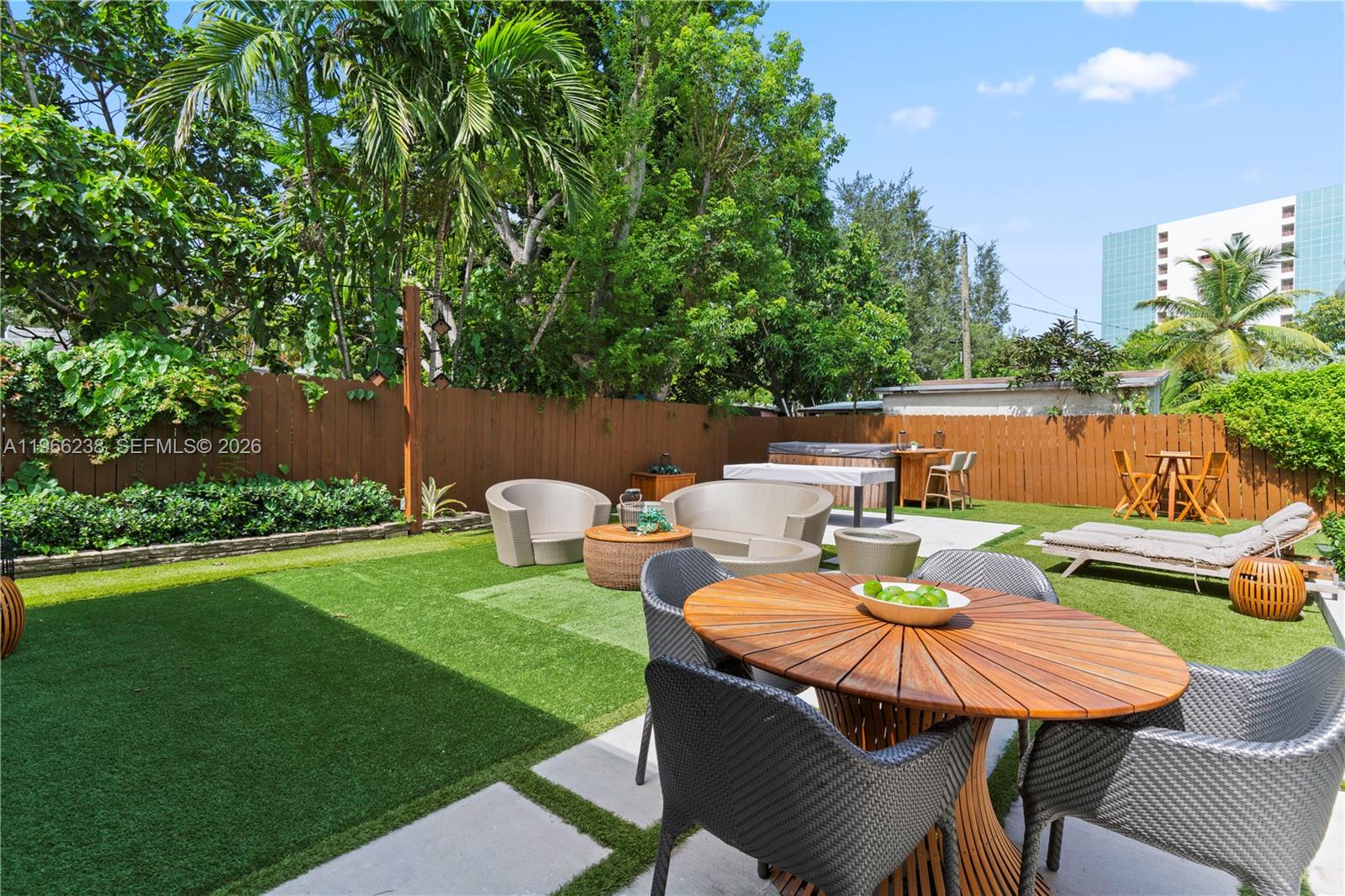 221 NE 44th St Miami, FL 33137