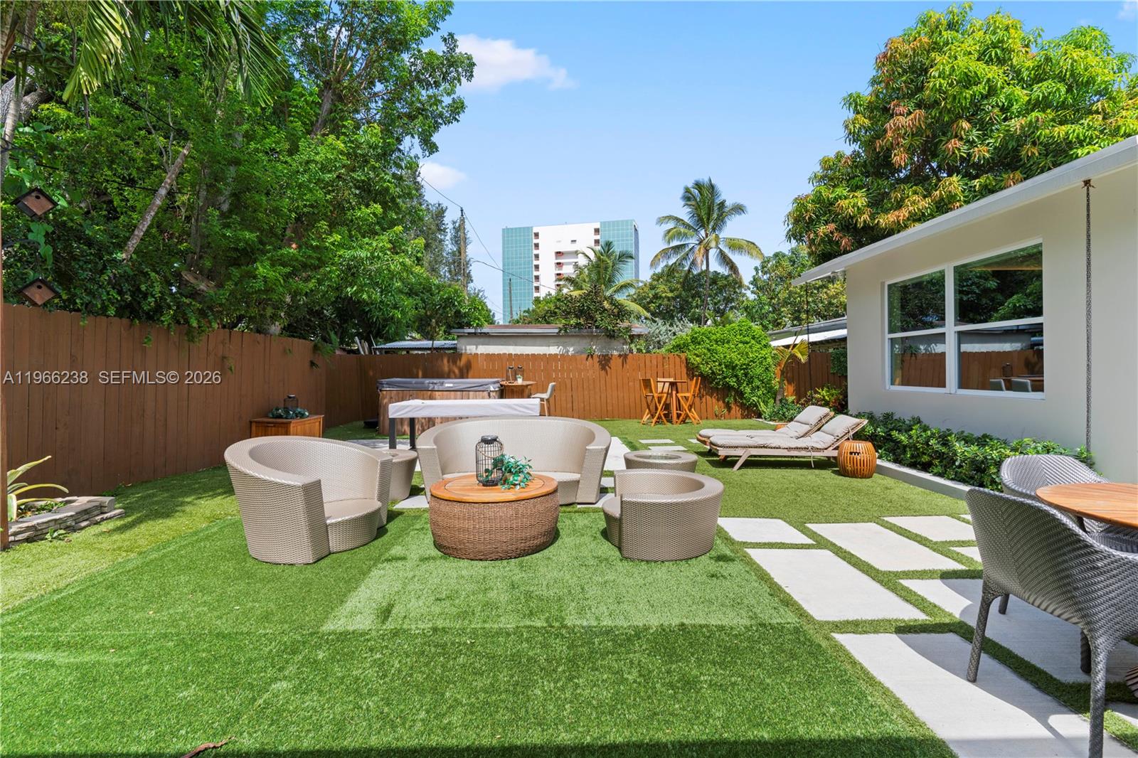 221 NE 44th St Miami, FL 33137