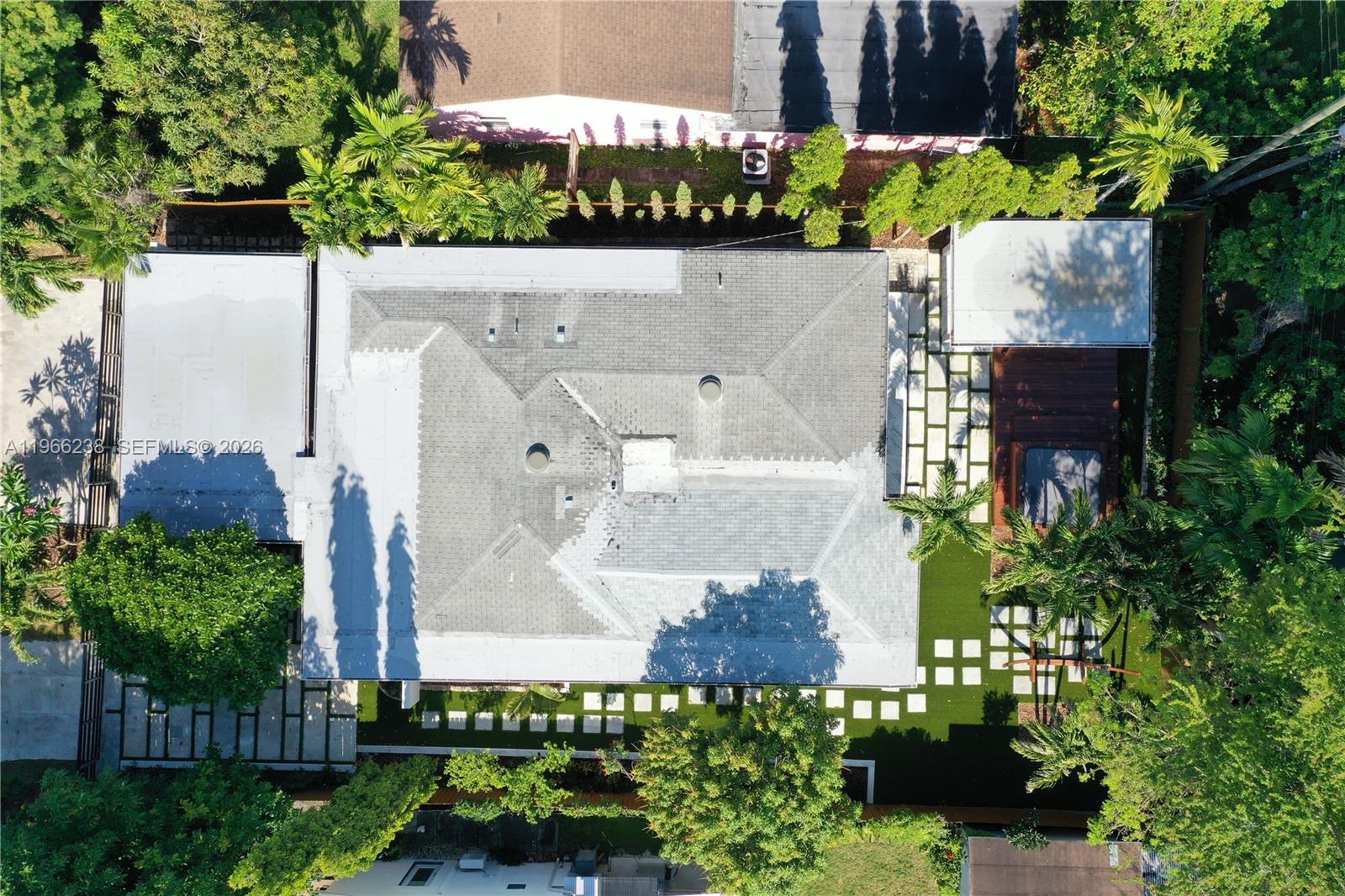 221 NE 44th St Miami, FL 33137