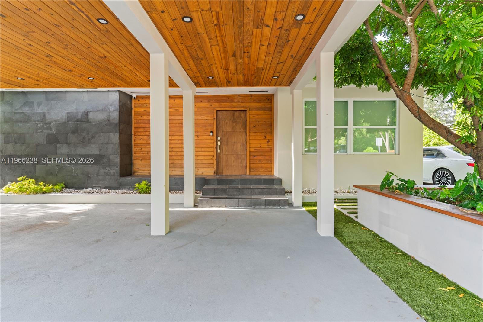 221 NE 44th St Miami, FL 33137