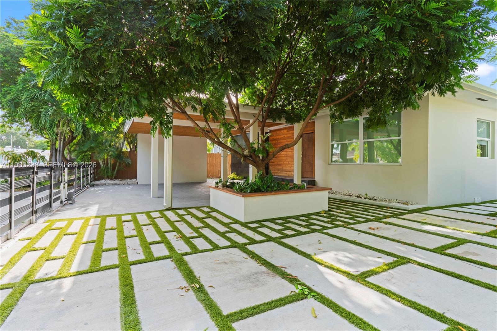 221 NE 44th St Miami, FL 33137