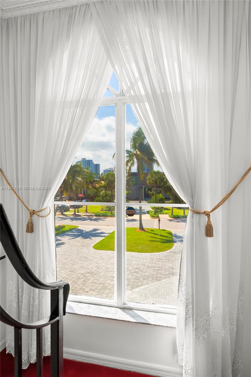 465 Golden Bch Dr Golden Beach, FL 33160