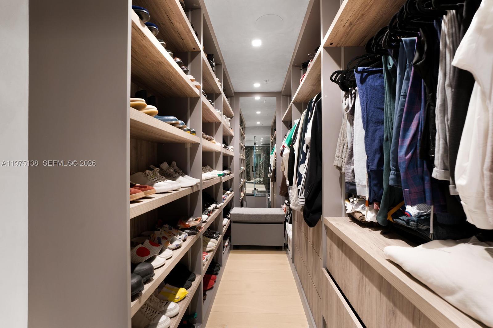 90 SW 3rd St #PH-14 Miami, FL 33130