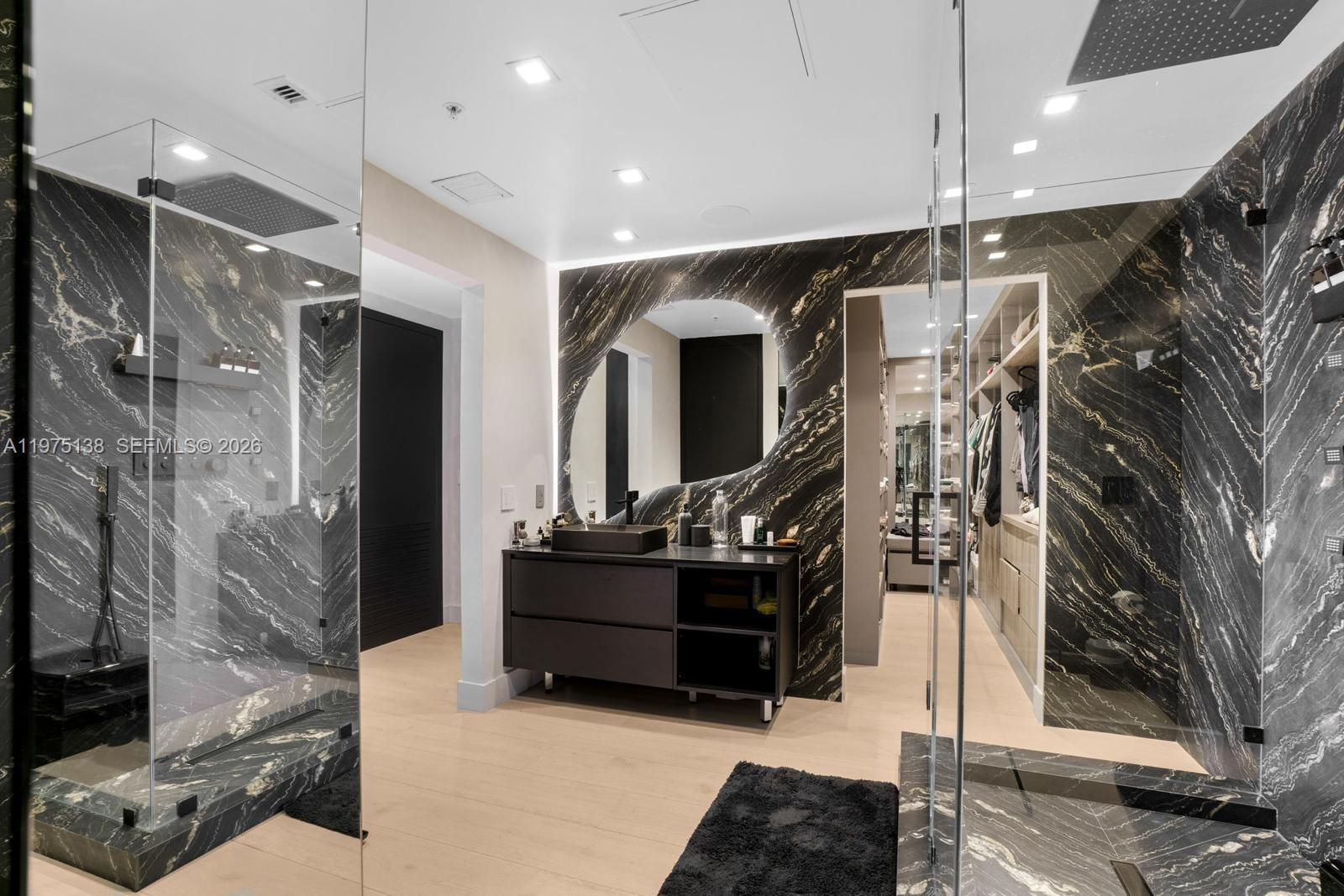 90 SW 3rd St #PH-14 Miami, FL 33130