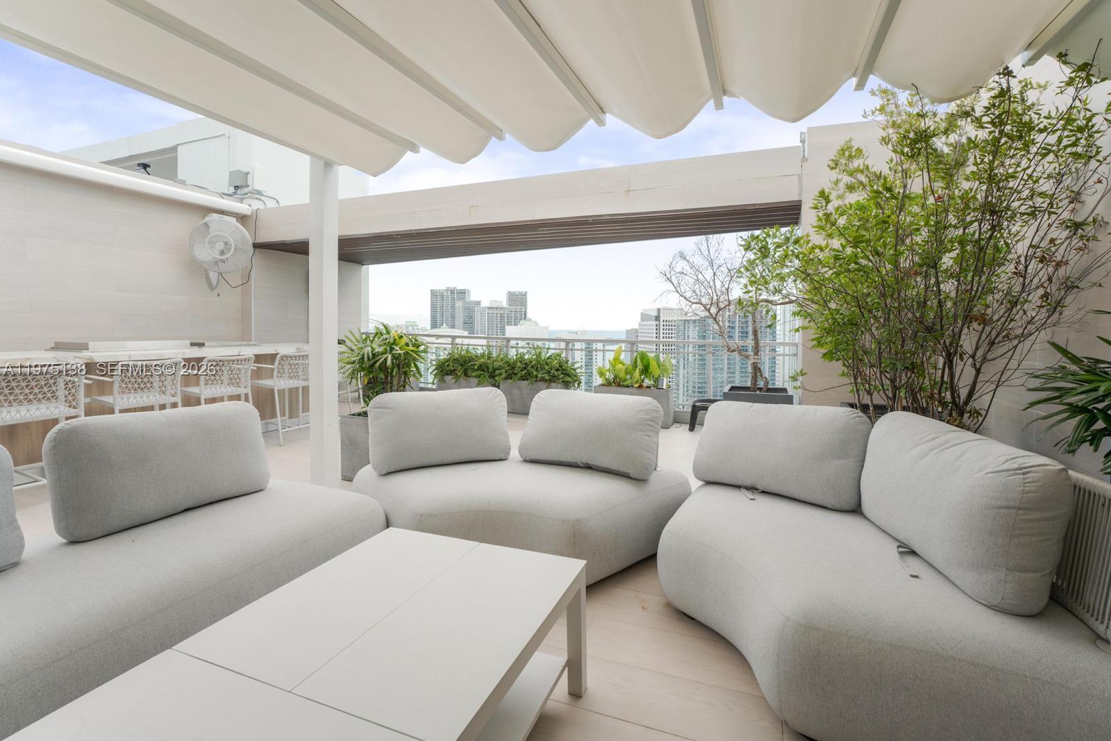 90 SW 3rd St #PH-14 Miami, FL 33130