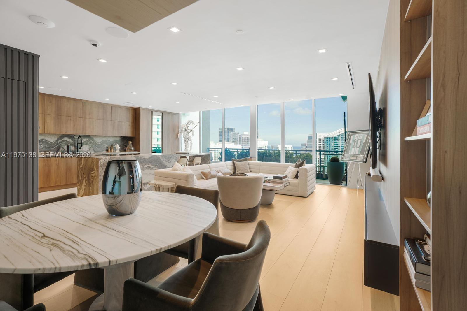 90 SW 3rd St #PH-14 Miami, FL 33130