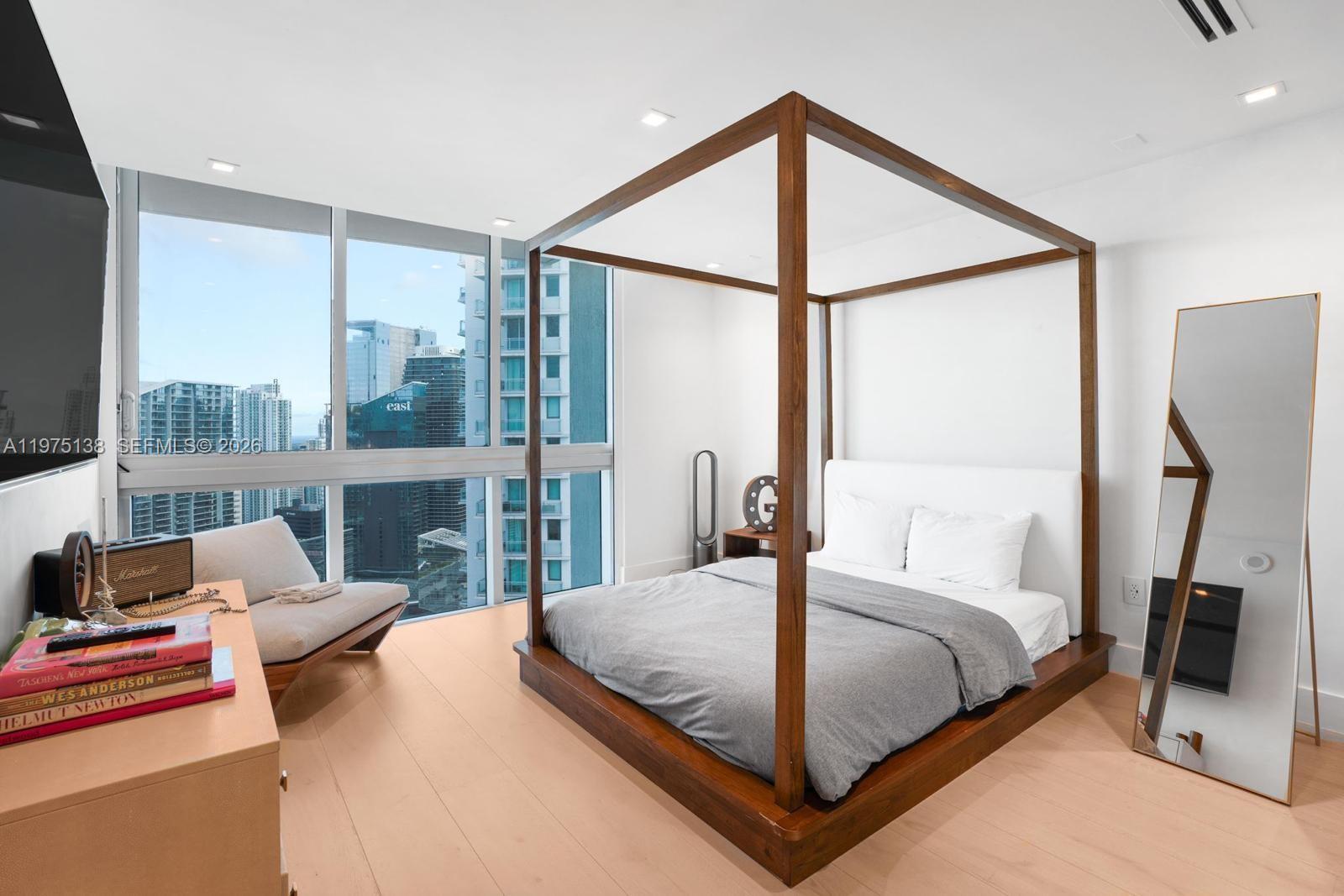 90 SW 3rd St #PH-14 Miami, FL 33130