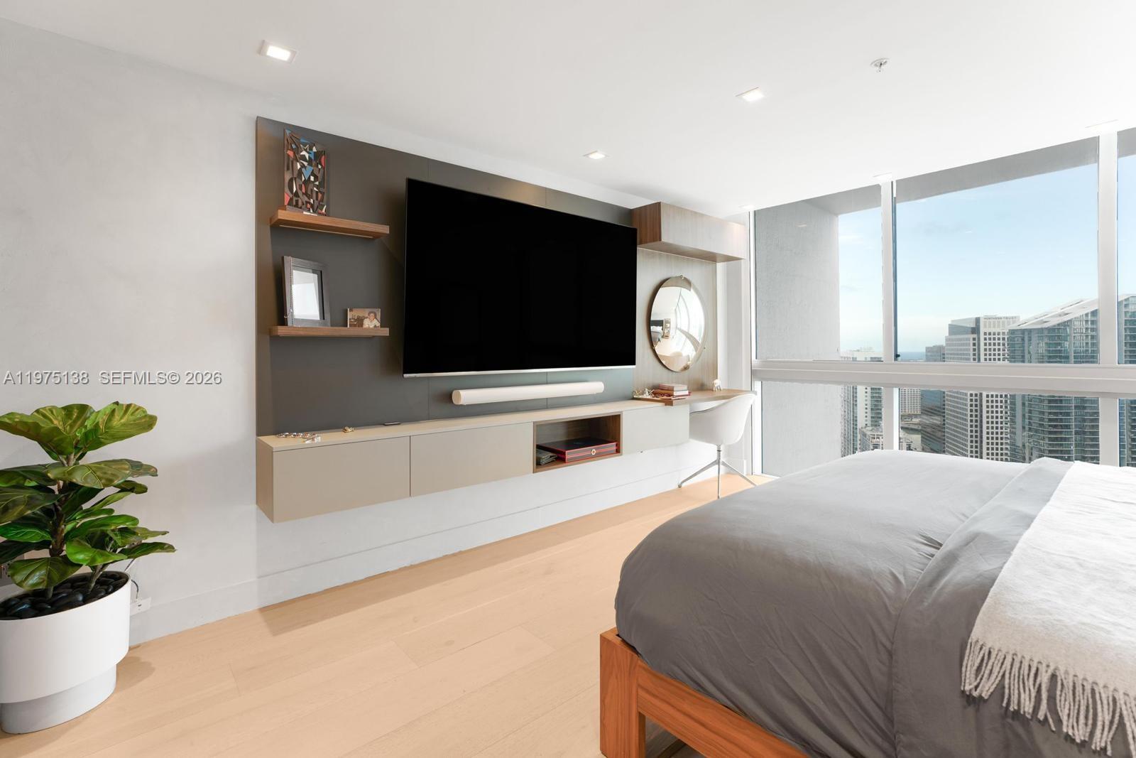 90 SW 3rd St #PH-14 Miami, FL 33130