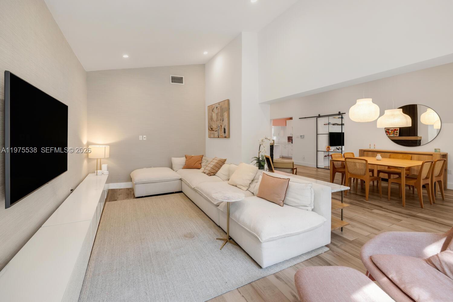 7630 NE 8th Ave Miami, FL 33138