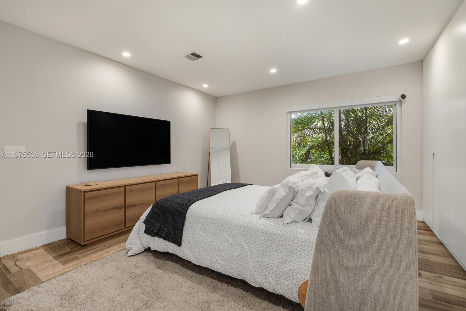 7630 NE 8th Ave Miami, FL 33138