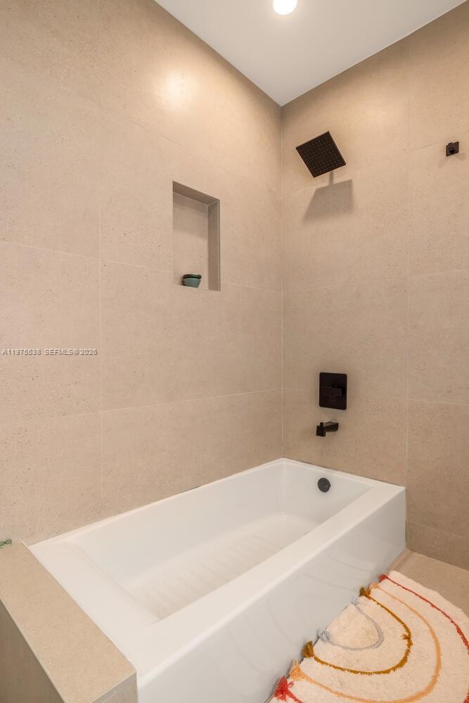 7630 NE 8th Ave Miami, FL 33138