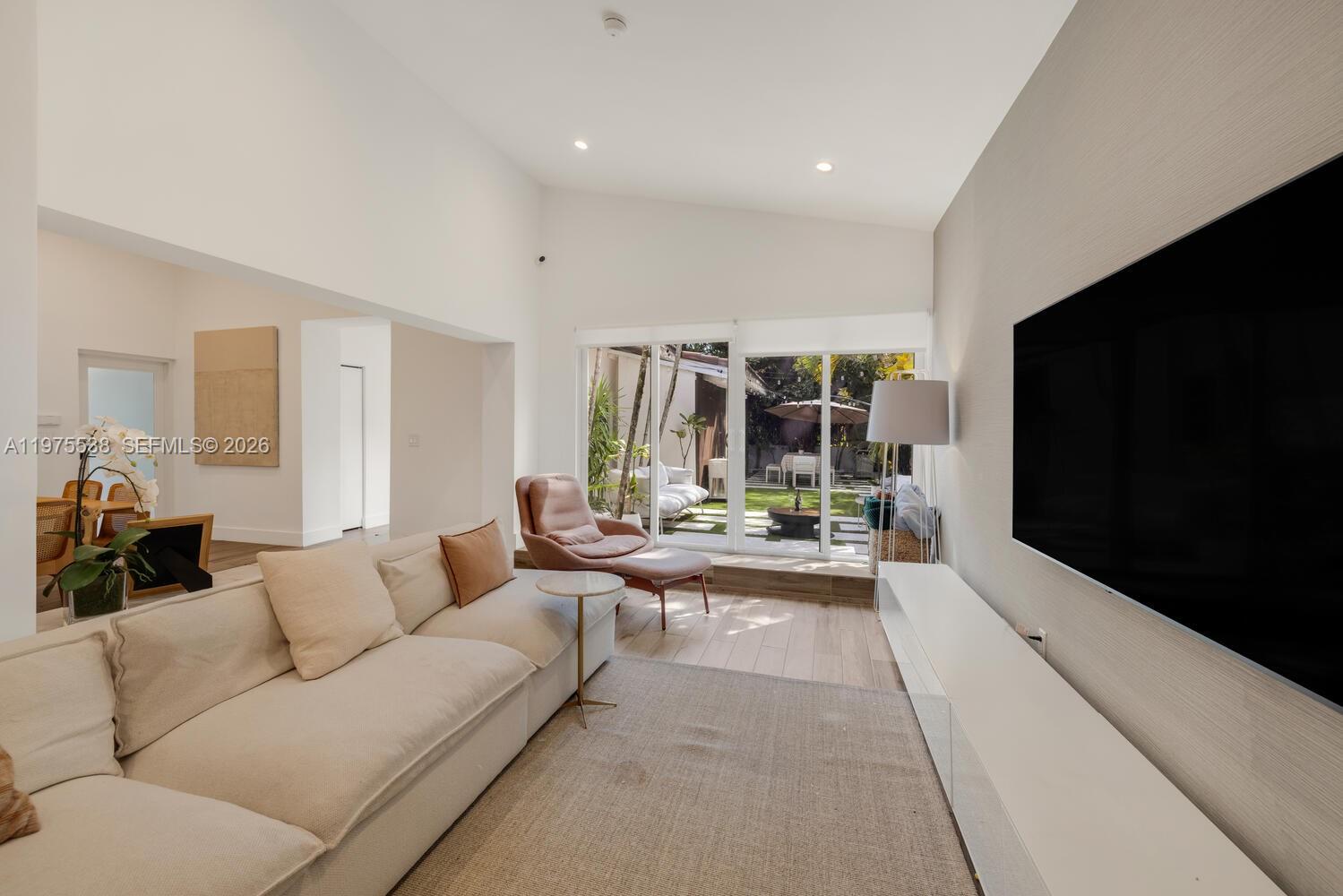 7630 NE 8th Ave Miami, FL 33138