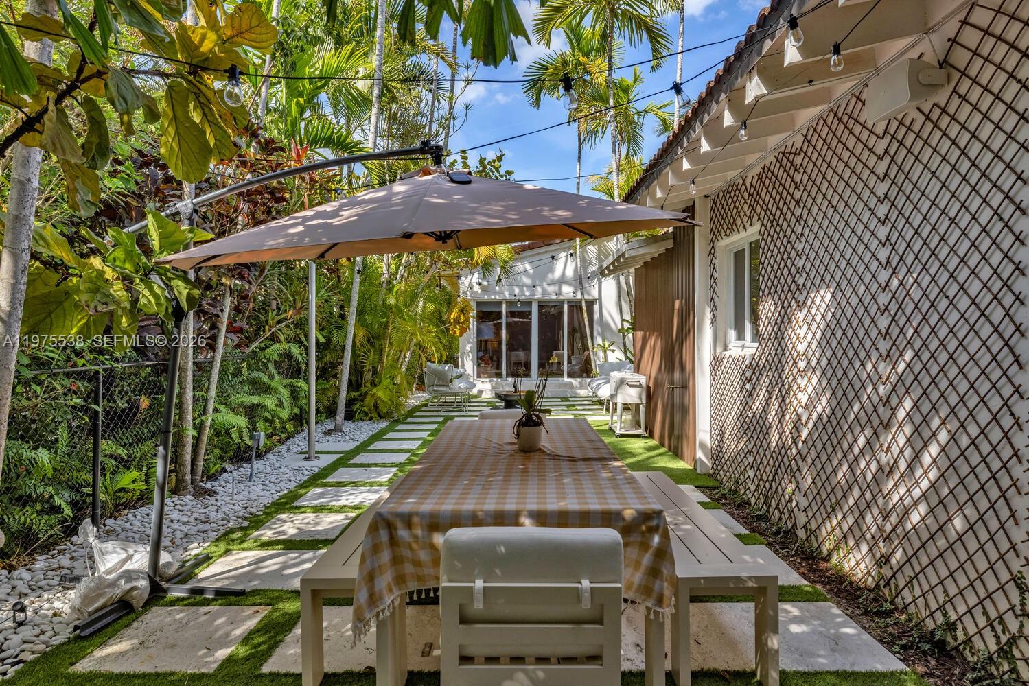 7630 NE 8th Ave Miami, FL 33138