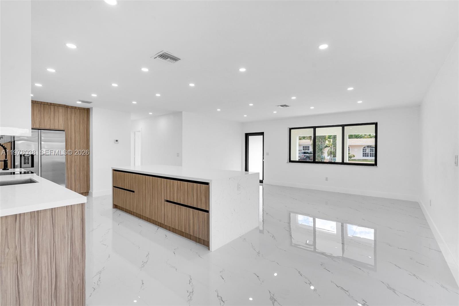 695 W 73rd Pl Hialeah, FL 33014