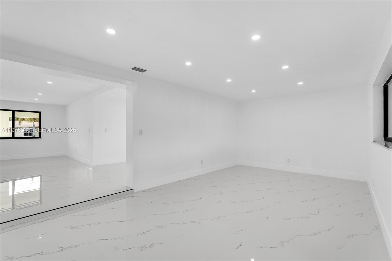 695 W 73rd Pl Hialeah, FL 33014