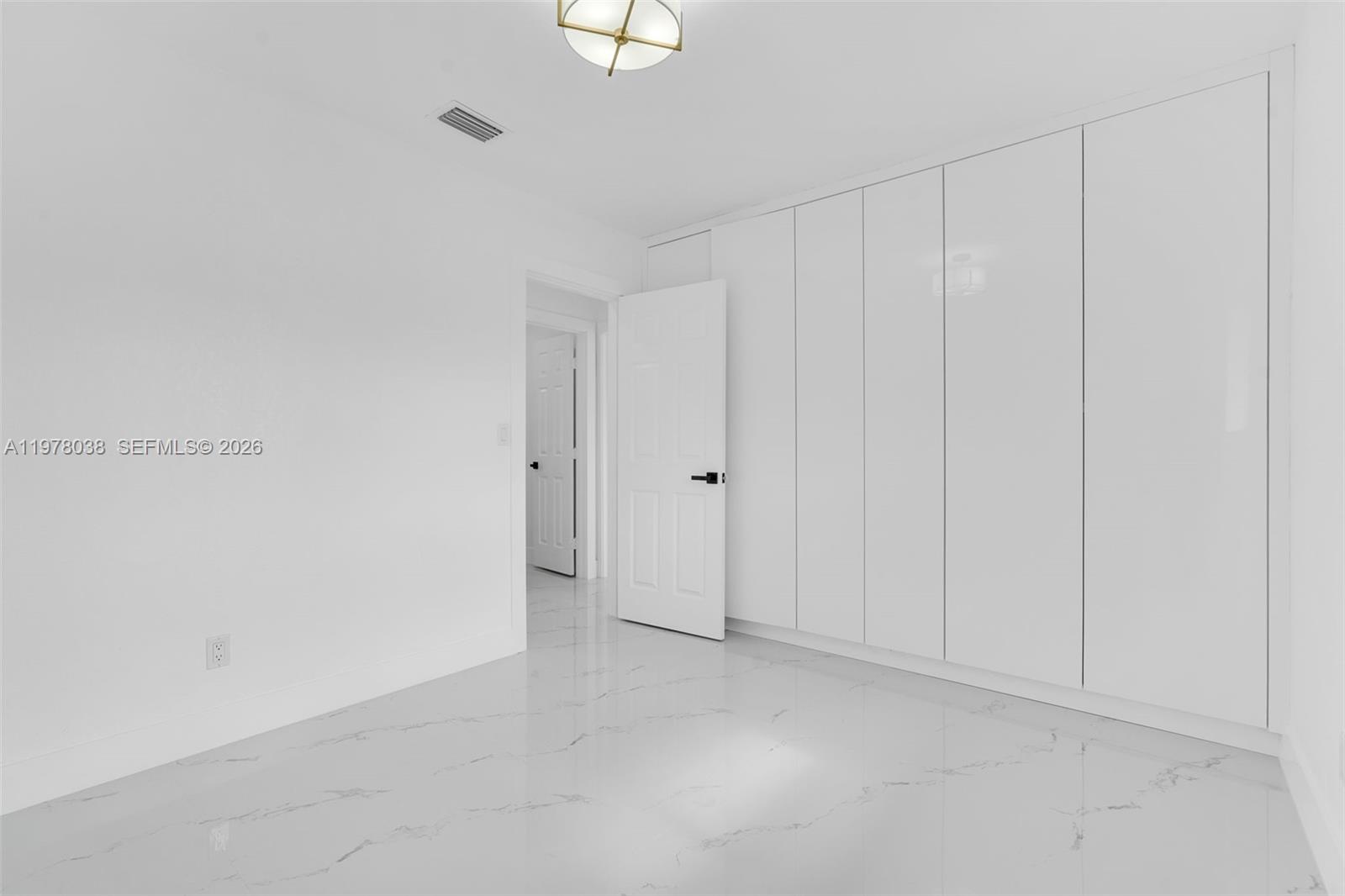 695 W 73rd Pl Hialeah, FL 33014