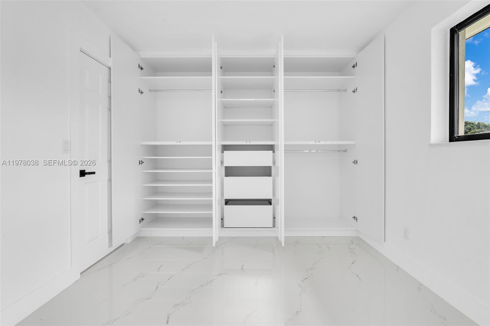 695 W 73rd Pl Hialeah, FL 33014