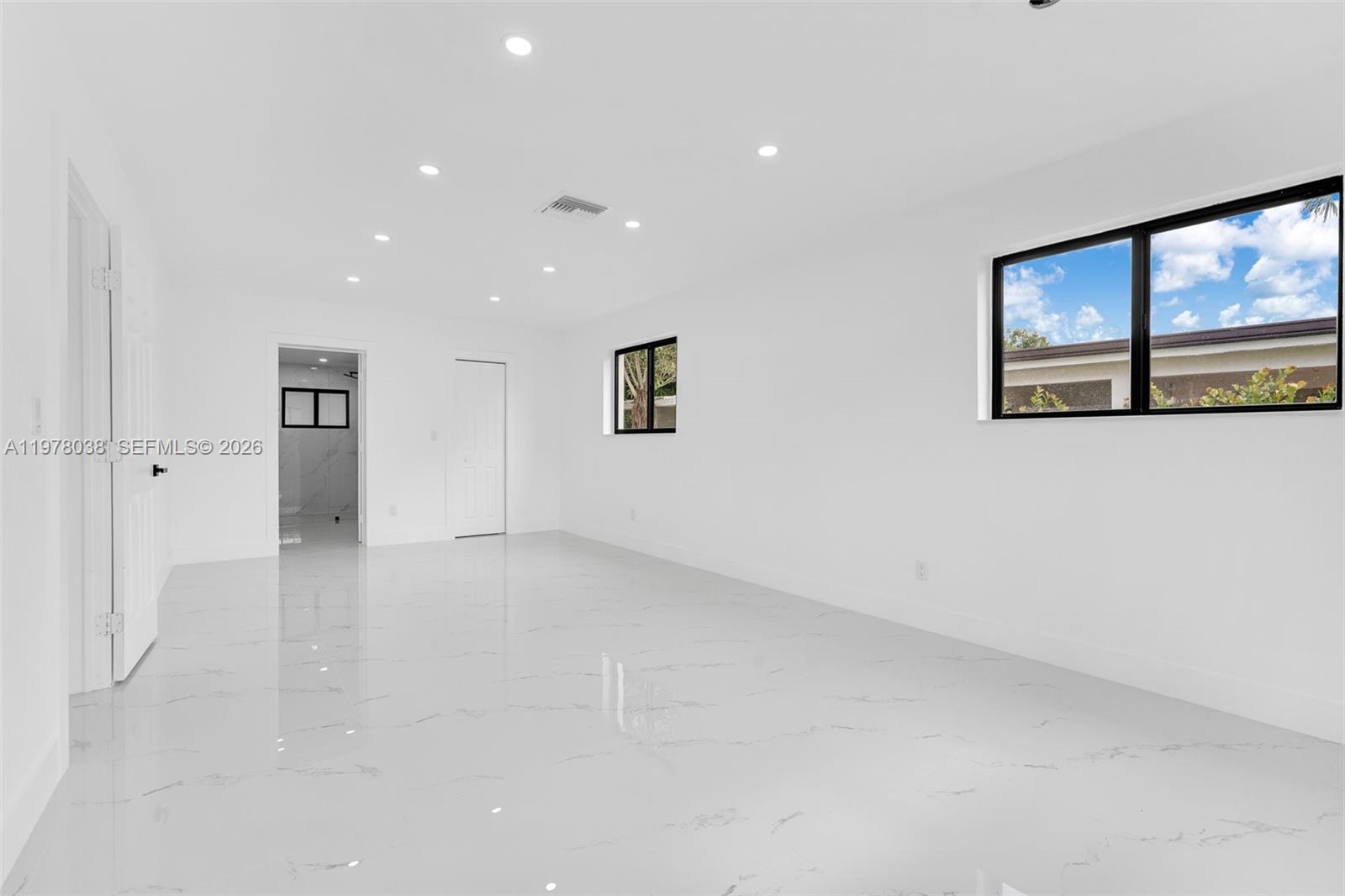 695 W 73rd Pl Hialeah, FL 33014