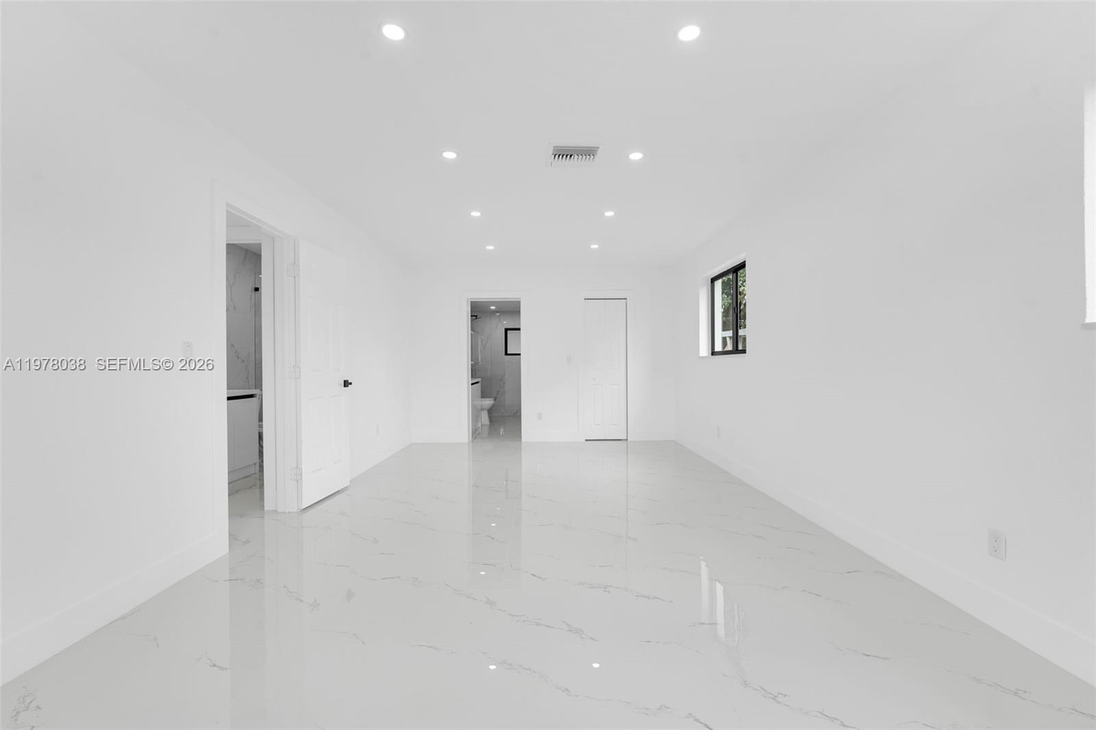 695 W 73rd Pl Hialeah, FL 33014