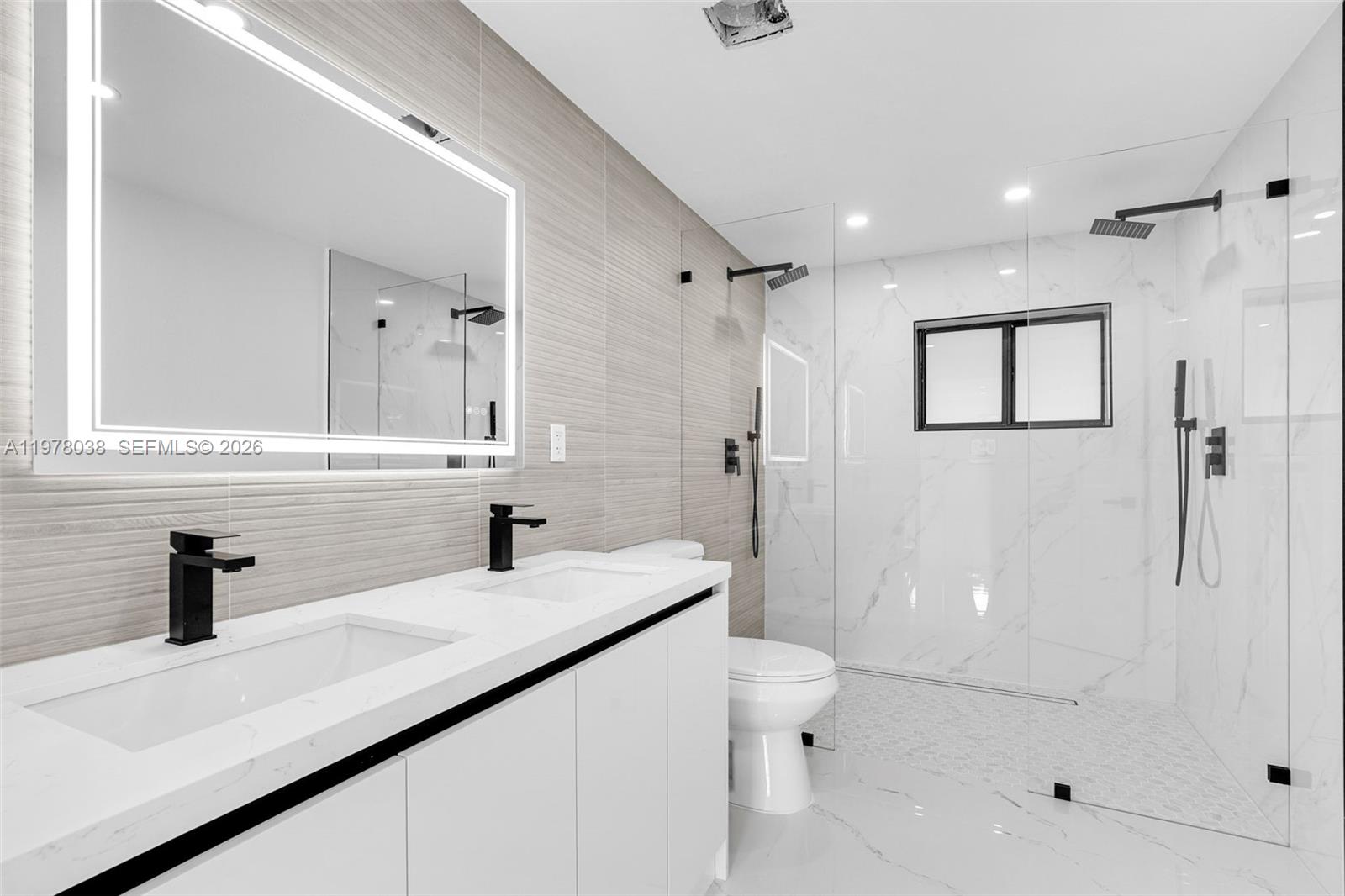 695 W 73rd Pl Hialeah, FL 33014