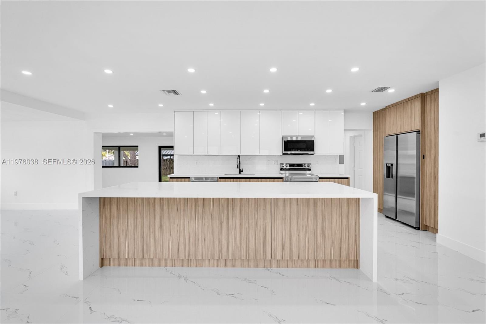 695 W 73rd Pl Hialeah, FL 33014