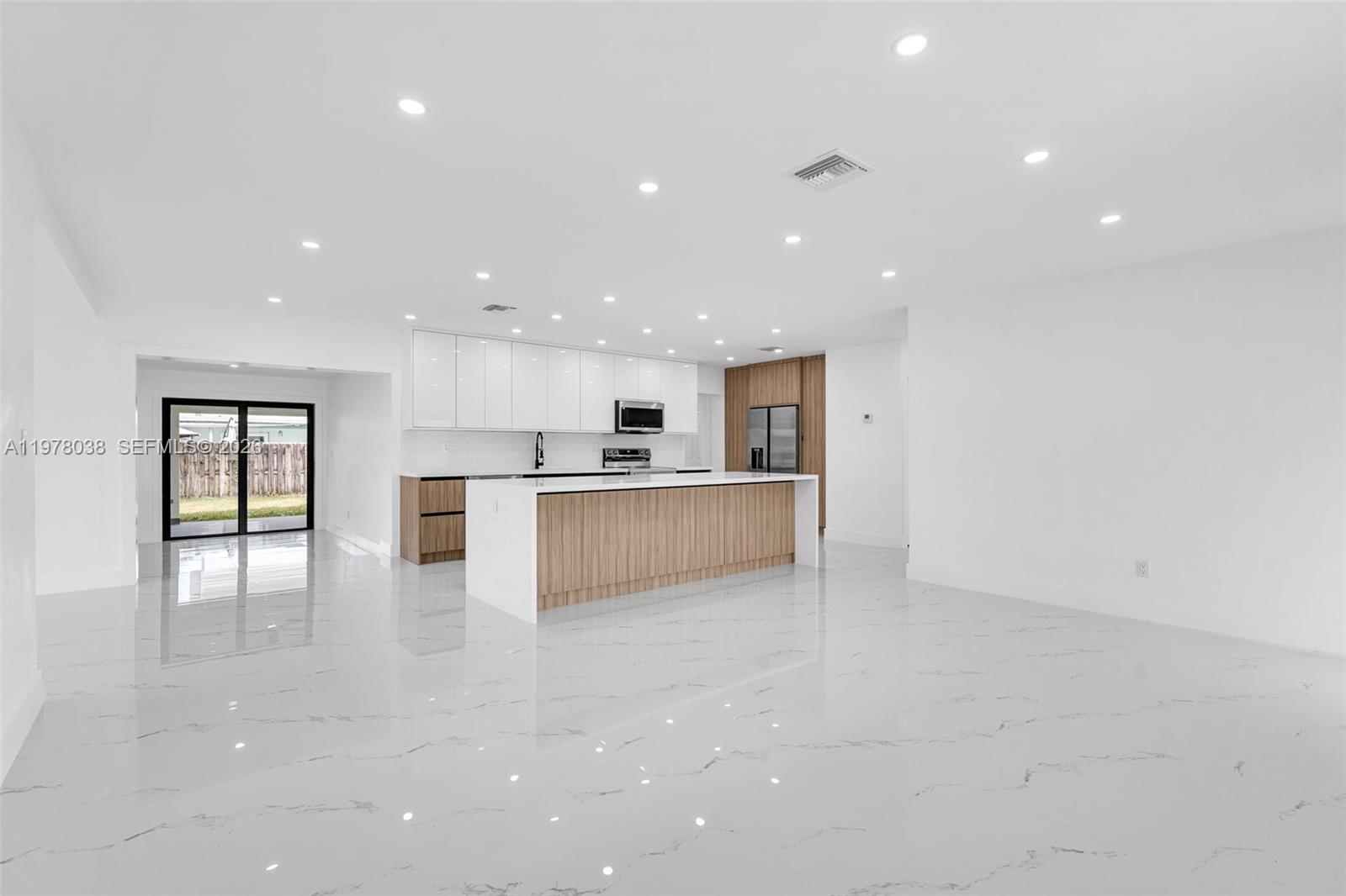 695 W 73rd Pl Hialeah, FL 33014