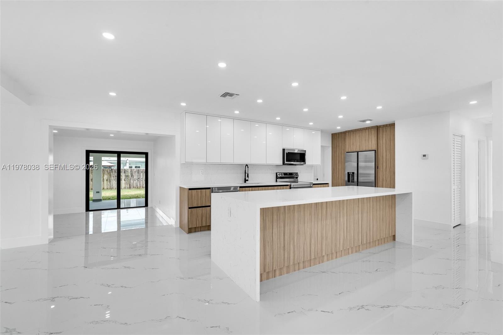 695 W 73rd Pl Hialeah, FL 33014