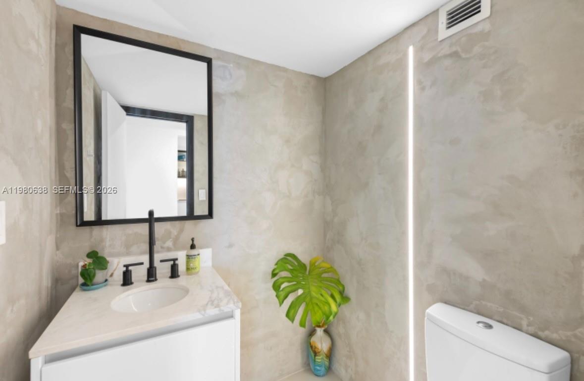 2655 Collins Ave #504 Miami Beach, FL 33140