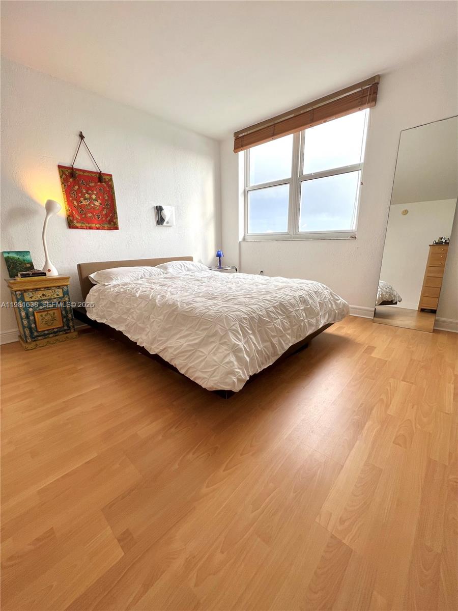 10350 W Bay Hbr Dr #7N Bay Harbor Islands, FL 33154