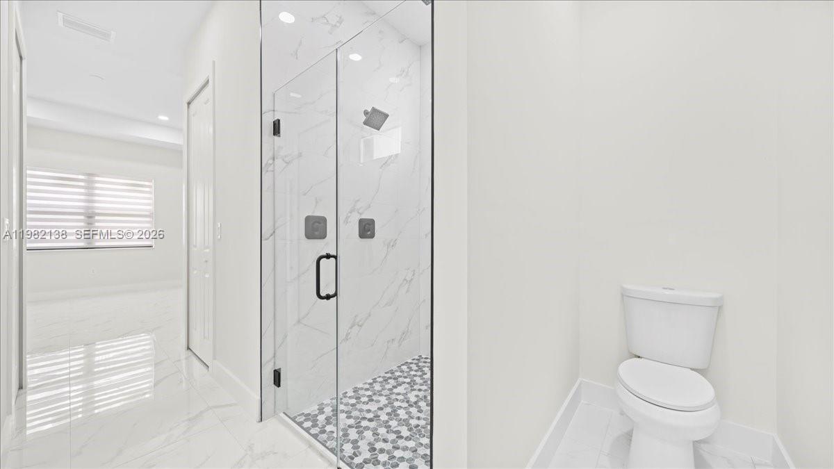 2220 NE 9th Pl Cape Coral, FL 33909