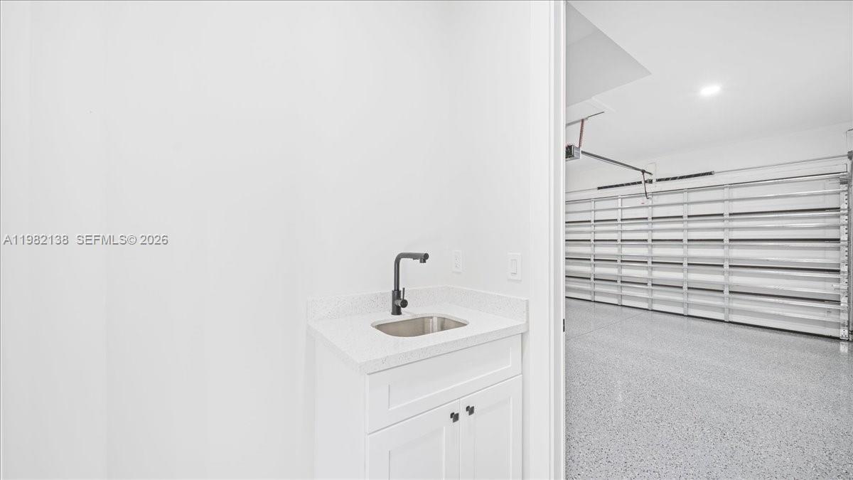 2220 NE 9th Pl Cape Coral, FL 33909