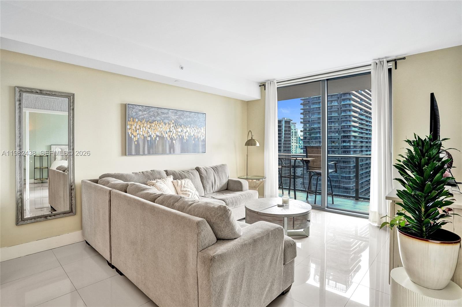 45 SW 9th St #4004 Miami, FL 33130