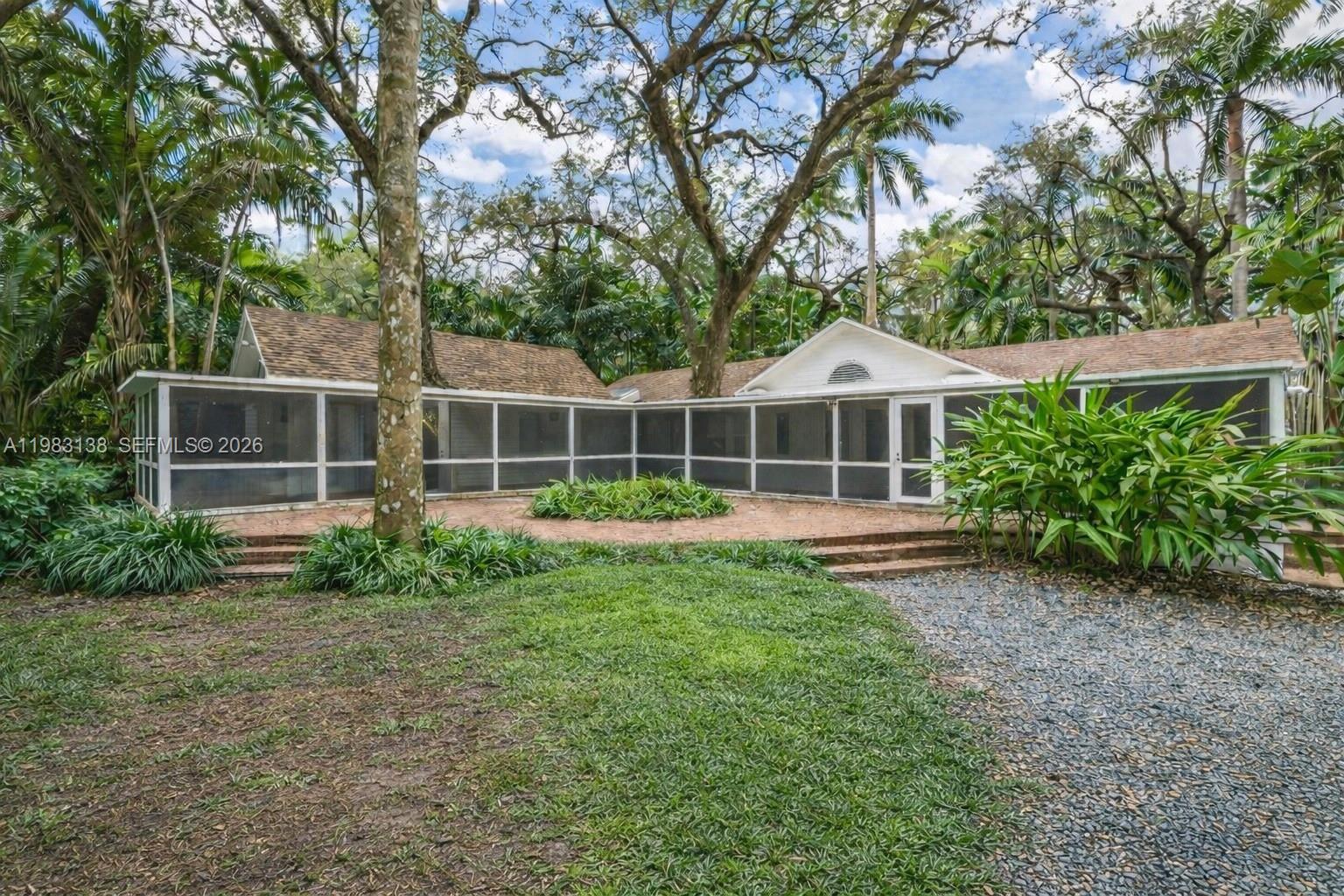 2925 Seminole St Miami, FL 33133