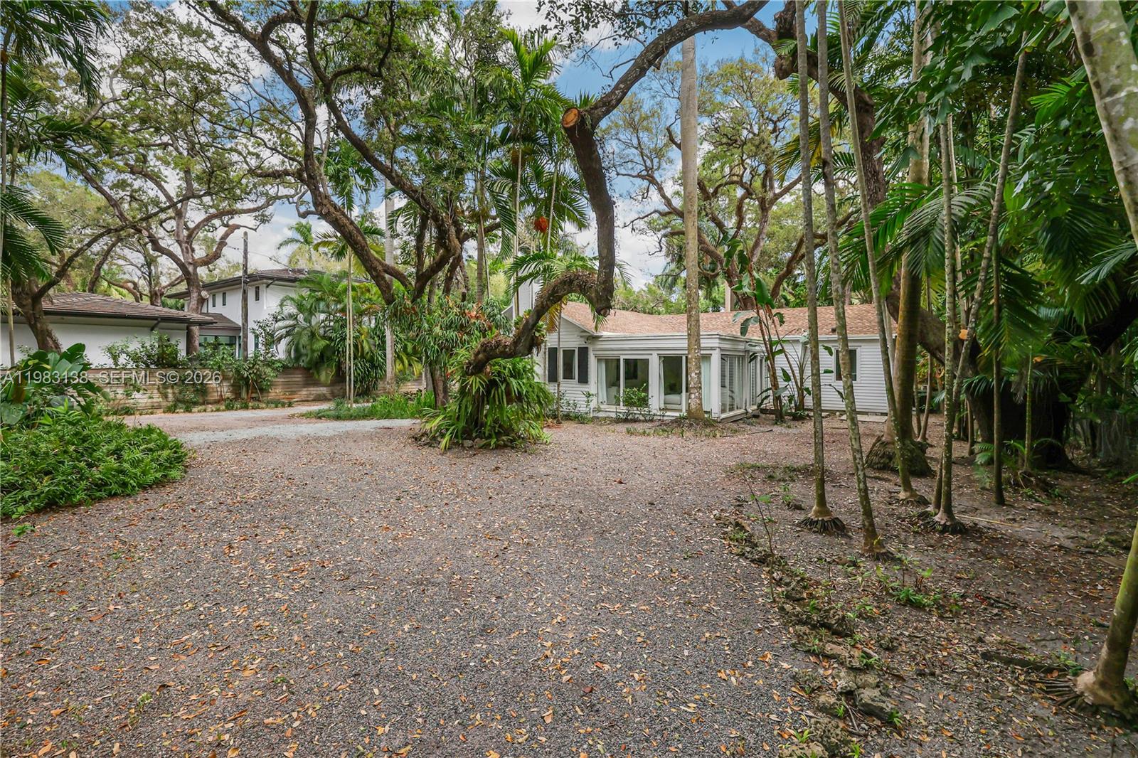 2925 Seminole St Miami, FL 33133