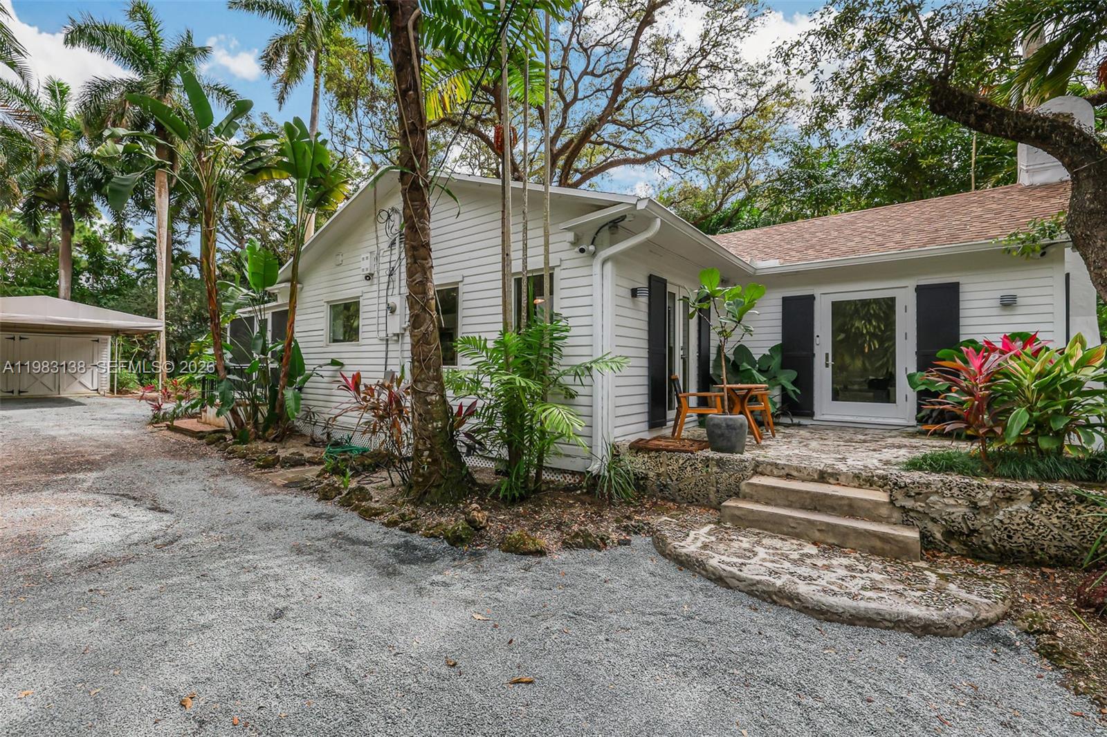 2925 Seminole St Miami, FL 33133