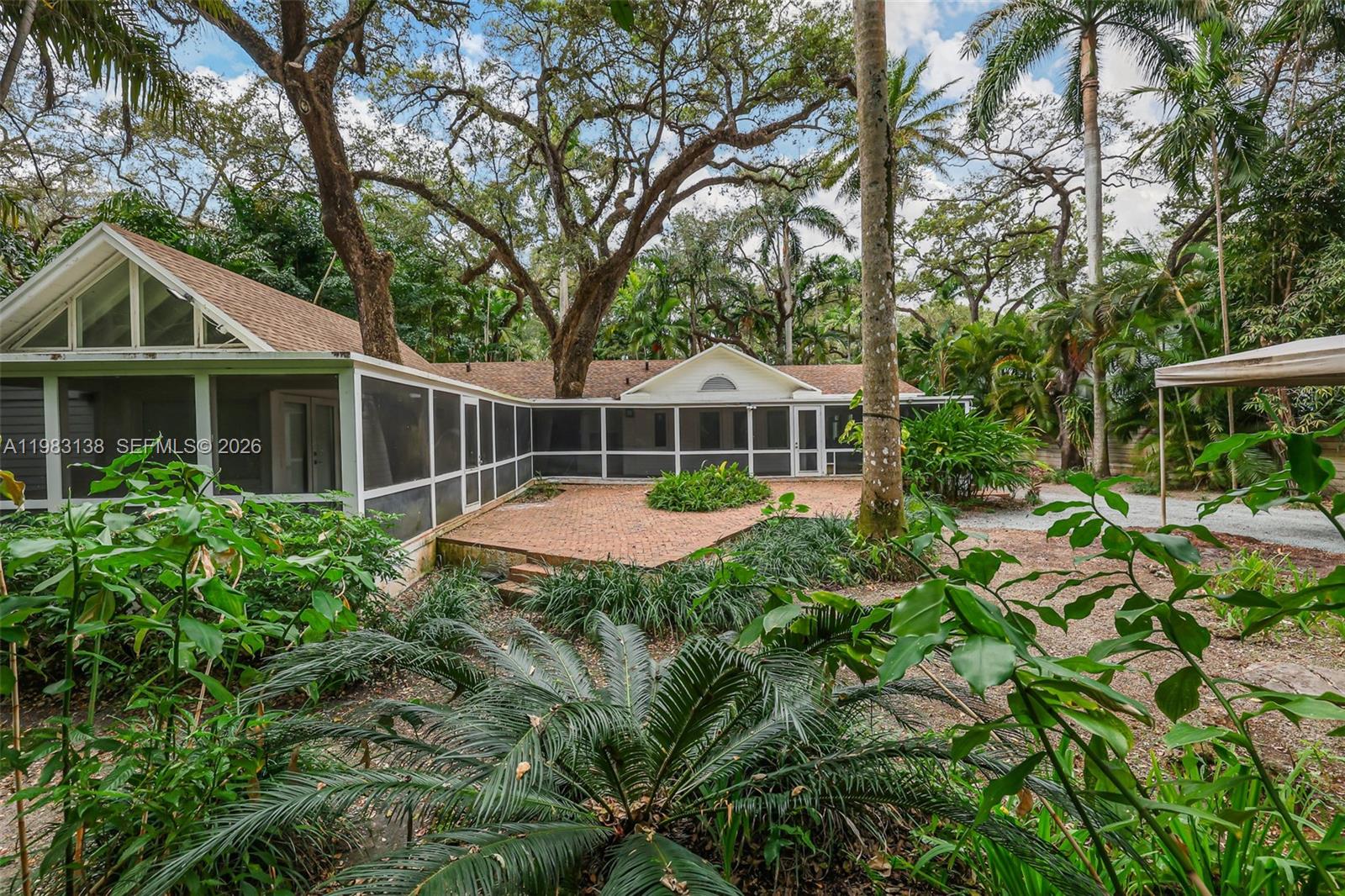 2925 Seminole St Miami, FL 33133