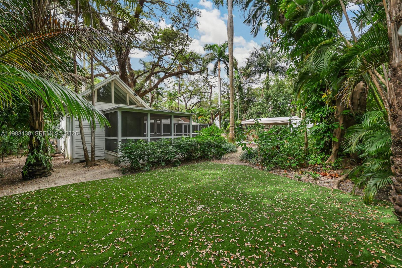 2925 Seminole St Miami, FL 33133