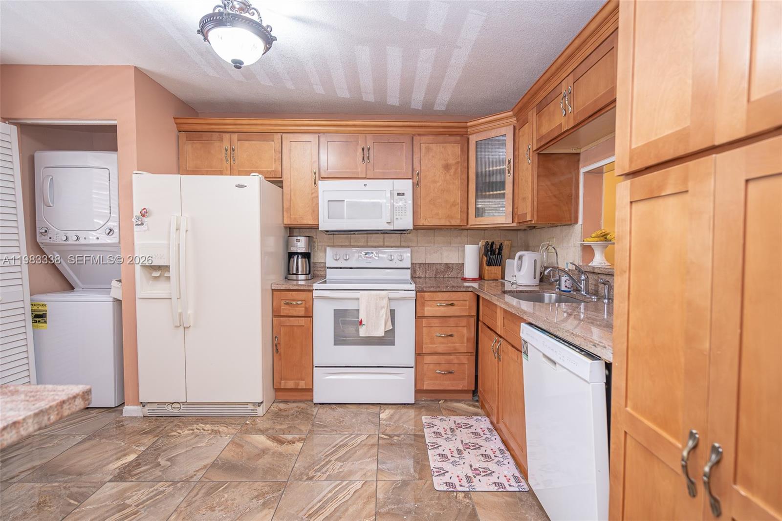 1000 Colony Pt Cir #203 Pembroke Pines, FL 33026