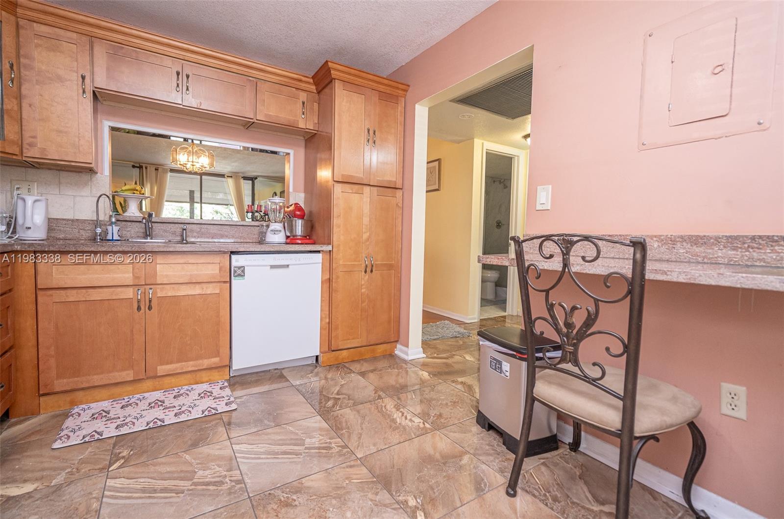 1000 Colony Pt Cir #203 Pembroke Pines, FL 33026