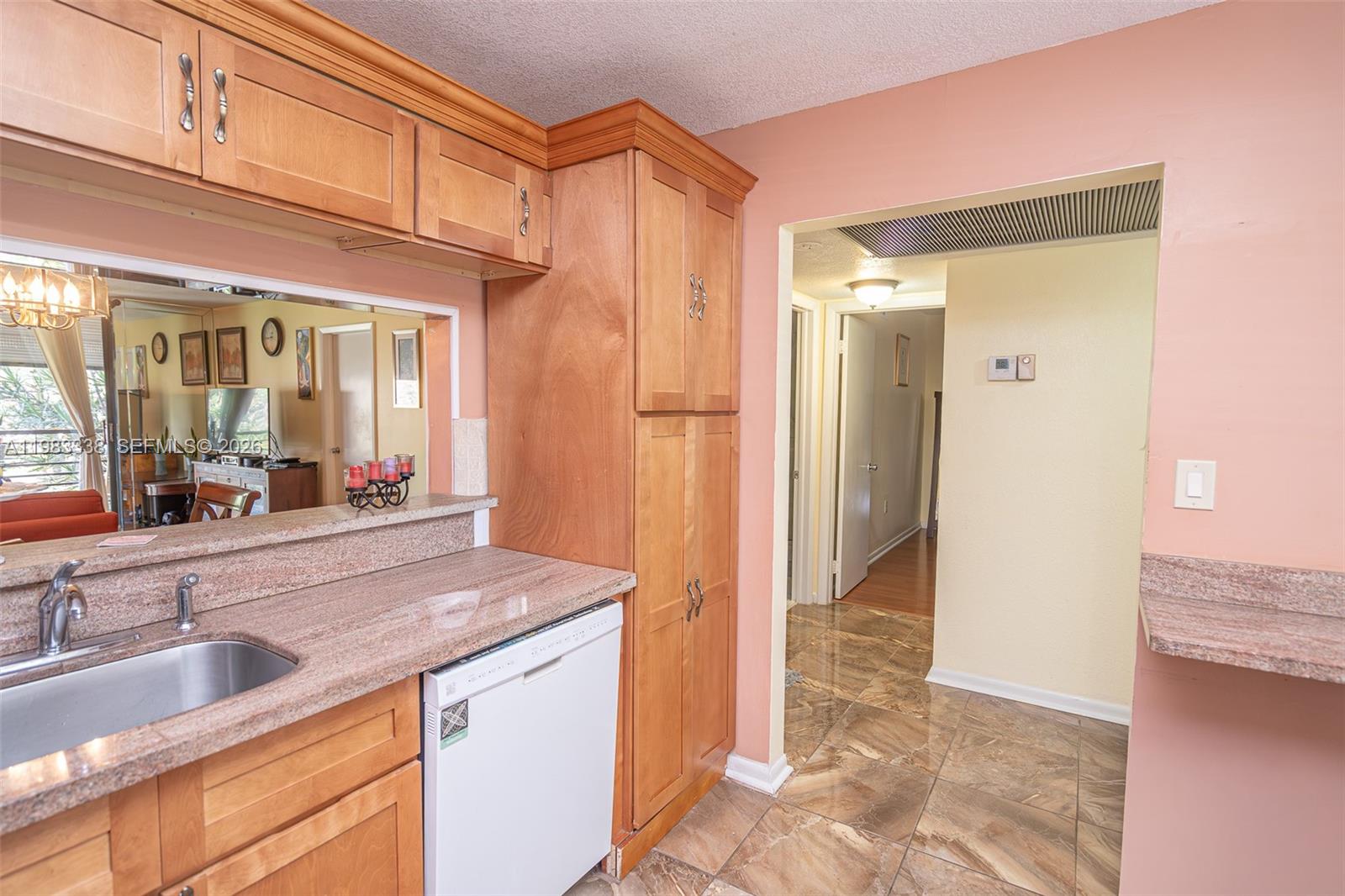 1000 Colony Pt Cir #203 Pembroke Pines, FL 33026